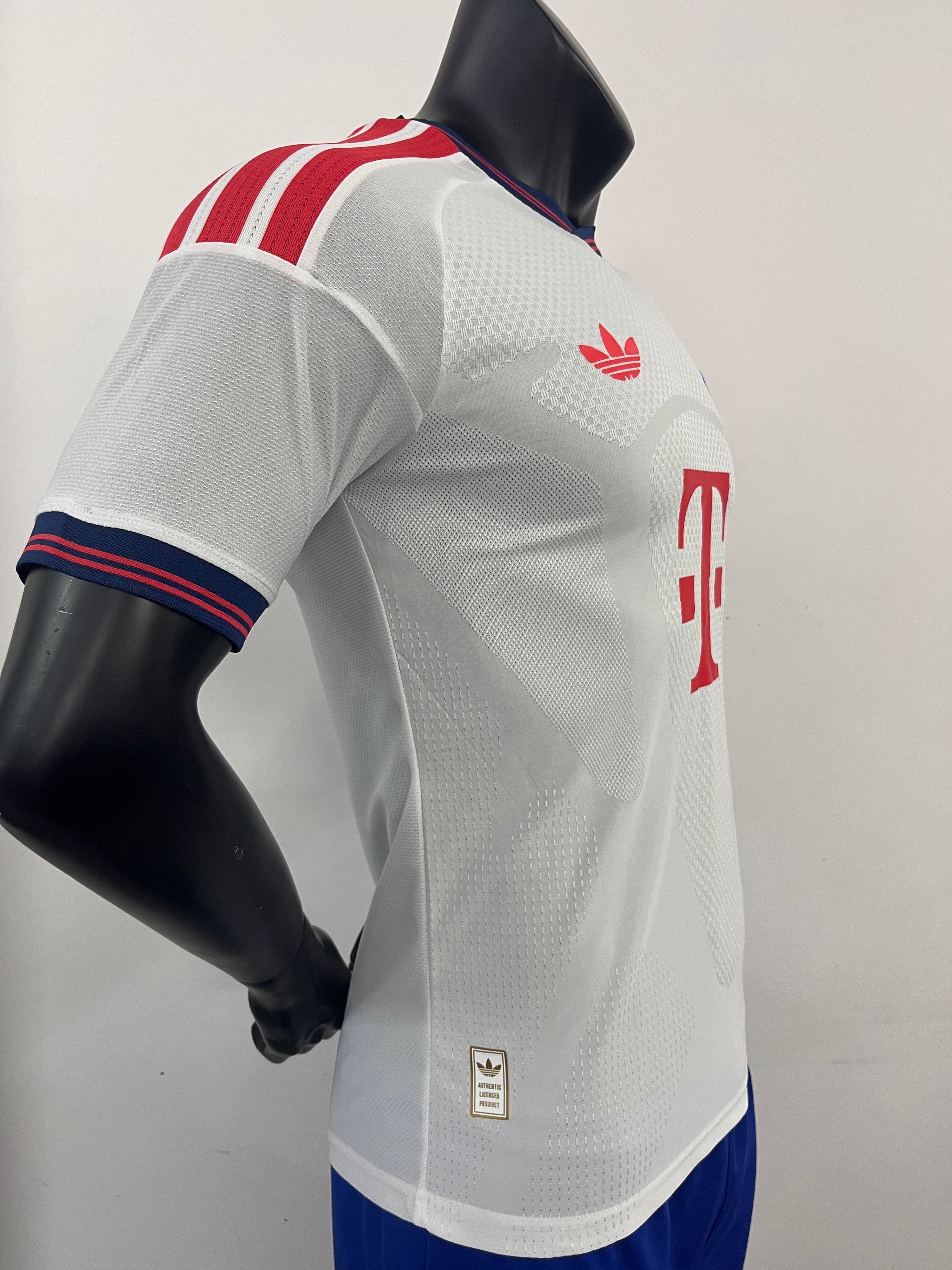 FC BAYERN MÜNCHEN UITSHIRT 26/27