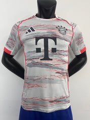 FC BAYERN MÜNCHEN UITSHIRT 25/26
