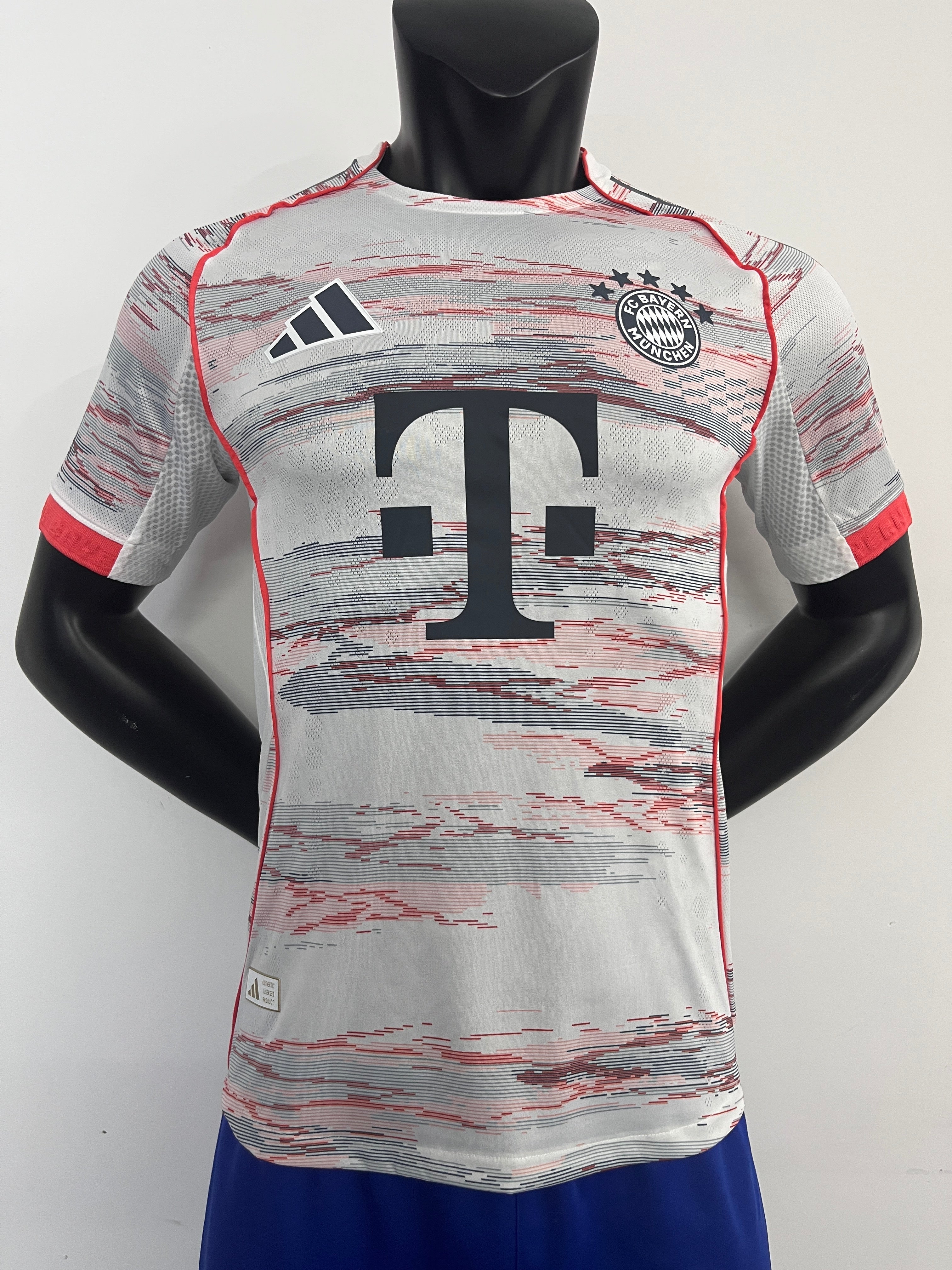 FC BAYERN MÜNCHEN UITSHIRT 25/26