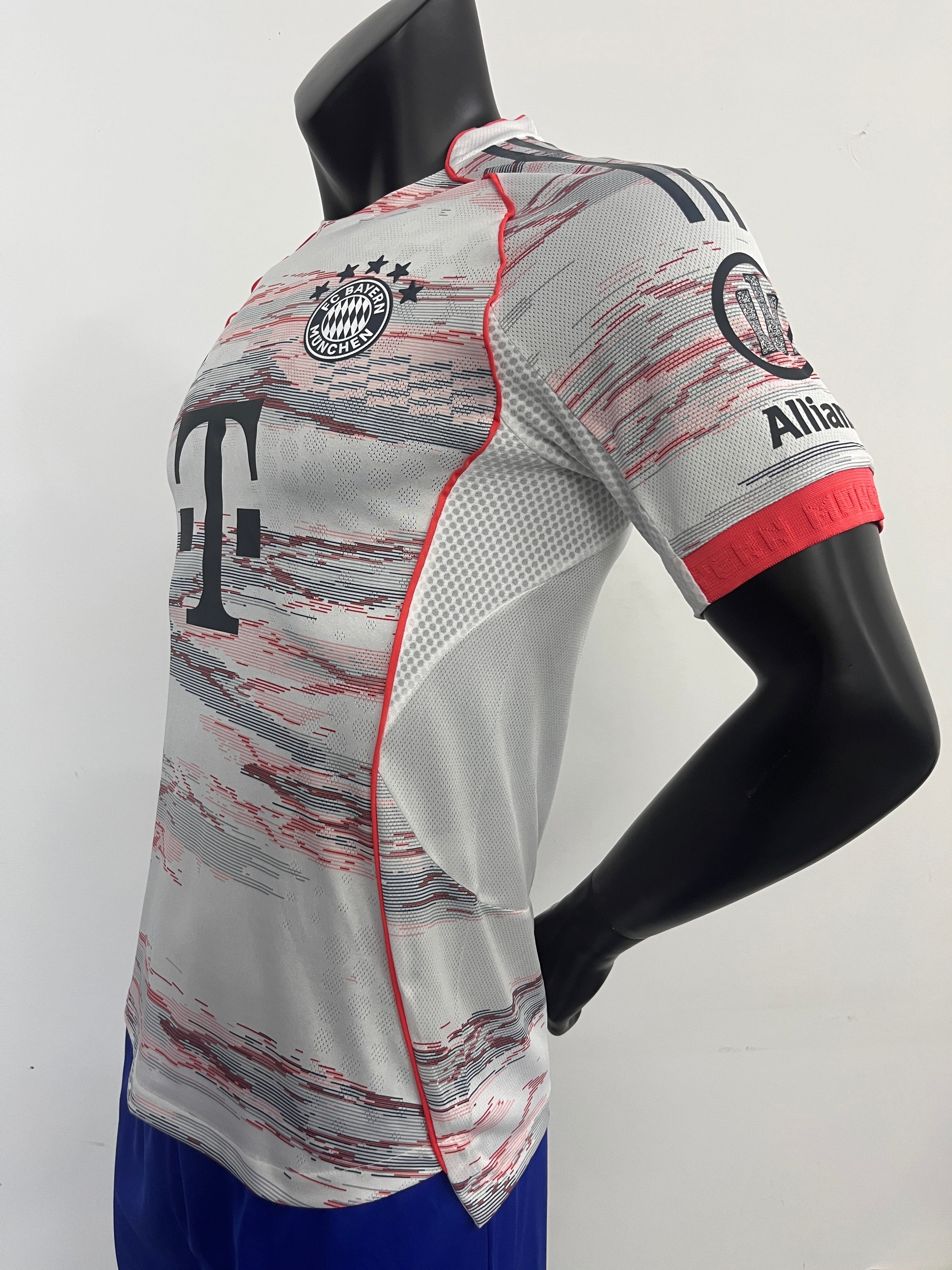 FC BAYERN MÜNCHEN UITSHIRT 25/26